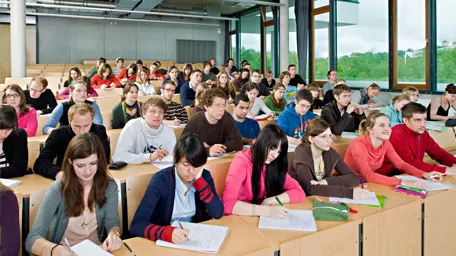 Vorlesungen erleben für Studieninteressierte Studierende während einer Vorlesung in Freising-Weihenstephan