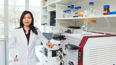 Dr. Chien-Yun Lee in the laboratory of the Chair of Proteomics and Bioanalytics, in front of mass spectrometry equipment